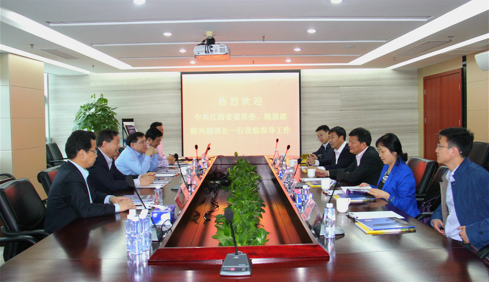 中共江西省委常委、统战部部长陈兴超一行到访ga黄金甲集团