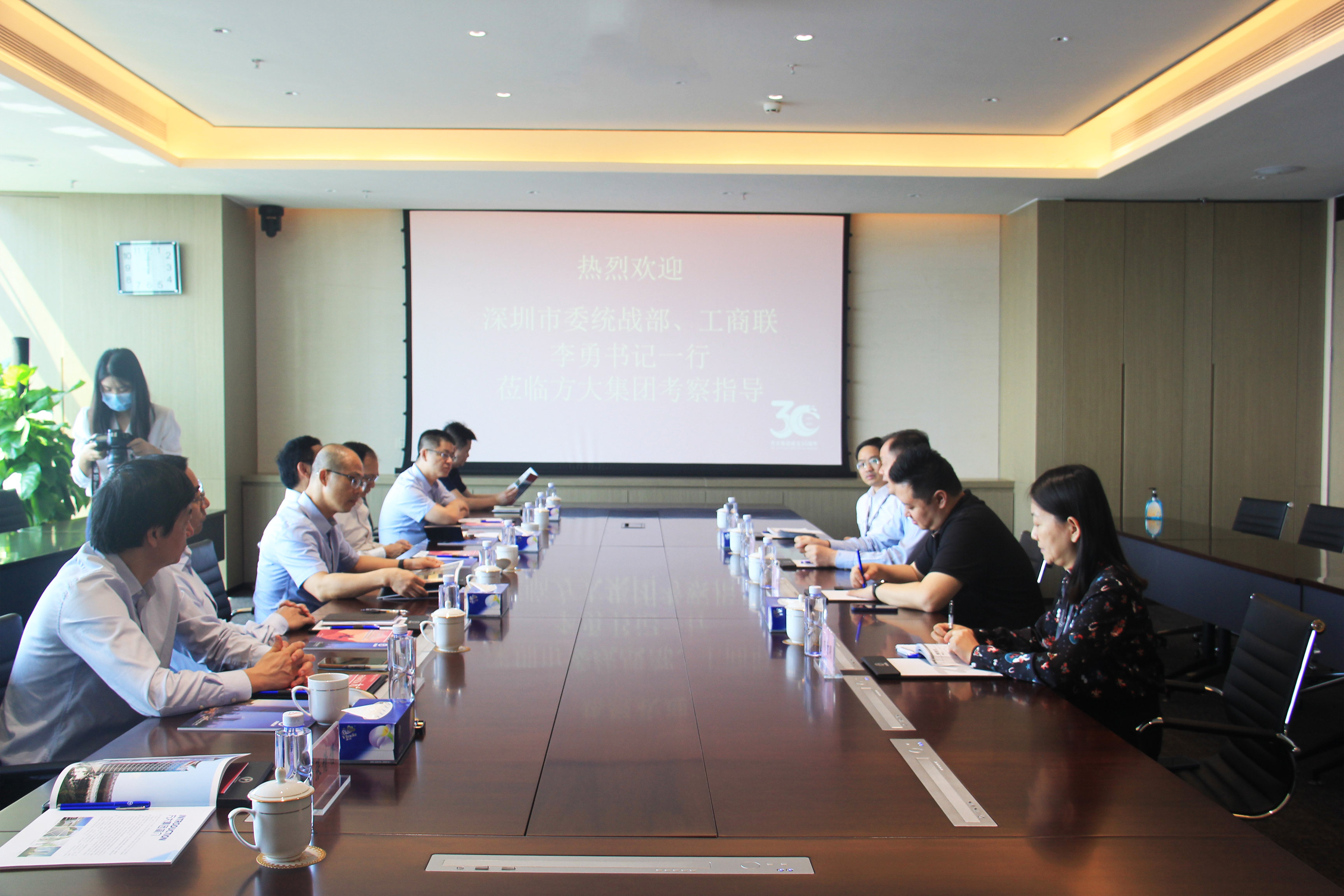 深圳市委统战部副部长、市工商联党组书记李勇一行莅临ga黄金甲集团考察调研