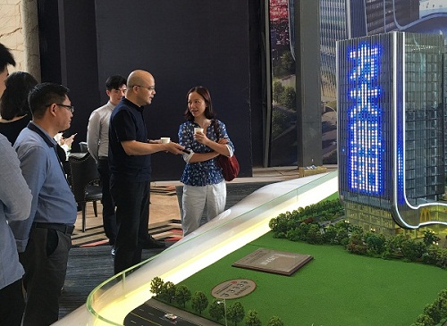 深圳市房地产协会会长吕晋川一行到访ga黄金甲城