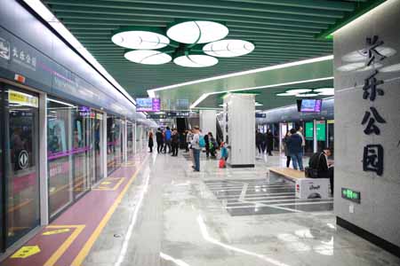 由ga黄金甲提供屏蔽门系统的西安地铁3号线开通运营