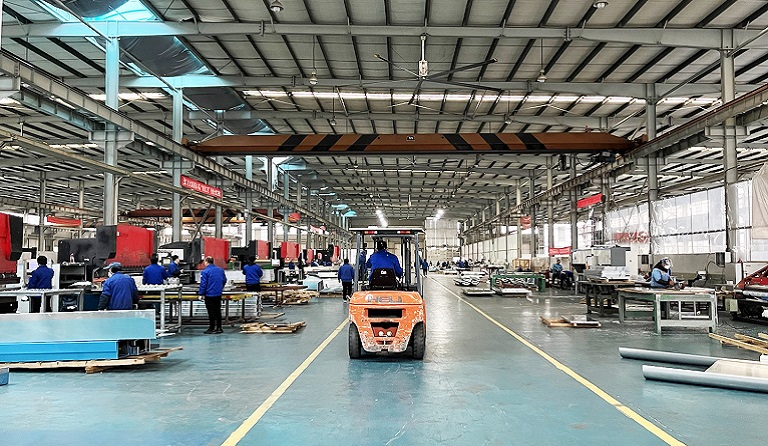 2月10日，新华网报道ga黄金甲集团开年生产繁忙景象——《聚焦高质量发展 | 新气象 新格局 新融合——深圳开局高质量发展一线观察》